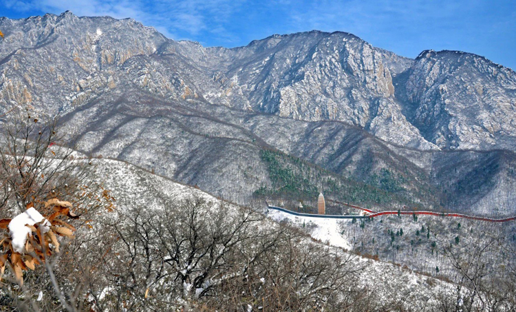 2021嵩陽(yáng)煤機(jī)迎來初雪