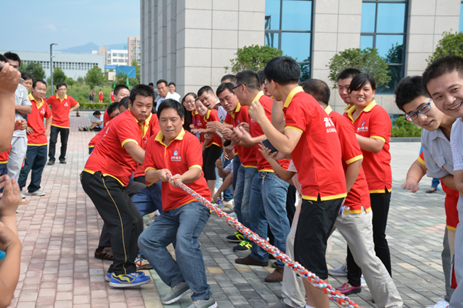 嵩陽(yáng)煤機(jī)“團(tuán)隊(duì)競(jìng)技，獻(xiàn)禮閱兵”